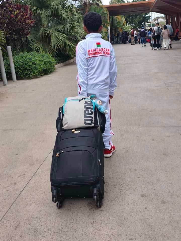 Photo 1 — Jour de départ pour les Championnats d’Afrique Zone 4 à Gaborone : une première aventure internationale pour AMAHR CN